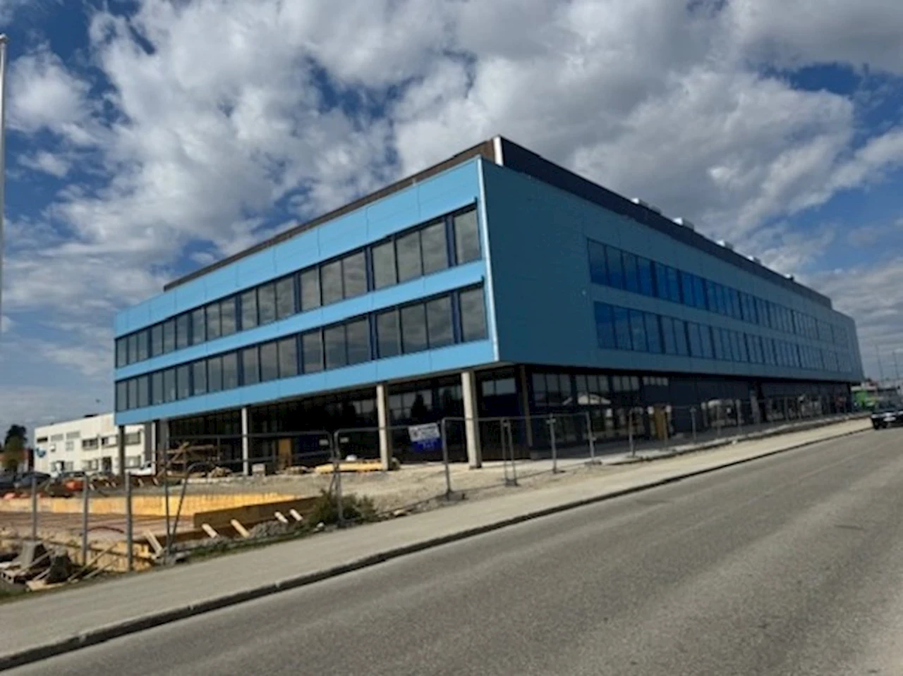 EV4 Arena Bilde av fasade sør, vinduer 2.etg til skole lokale 2